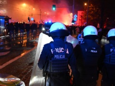Przerażające obrazki z "Marszu Polaków" we Wrocławiu. Policja aktywna niemal w całym mieście