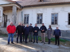 Dwór Berskich w Tylmanowej zmieni się nie do poznania. Plac budowy przekazany