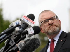 Grzegorz Braun wściekły na organizatorów Marszu Niepodległości. Poszło o wielką gaśnicę