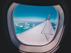 Linie lotnicze sprzedawały miejsca „przy oknie”, ale bez okna – i chcą oddalenia pozwu