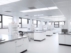 Dygestorium z recyrkulacją czy z wyciągiem? Porównanie systemów wentylacyjnych