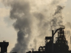 Światowy popyt na ropę i gaz będzie rósł do 2050 roku. Cele klimatyczne coraz mniej realne