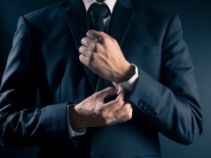 Jeździ drogim samochodem, jest dobrze ubrany. Alimentów nie płaci. Śmieje się w twarz: nic nie mam