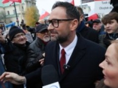 Daniel Obajtek stawił się w prokuraturze. Otoczył go tłum