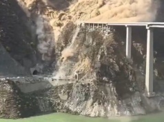 Katastrofa mostu w Chinach. Zawalił się po kilku miesiącach