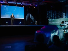 BMW Group inwestuje w przyszłość młodych talentów motoryzacji, przekazując dziewięć samochodów placówkom technicznym.