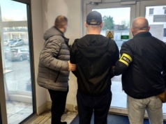 Policjanci zatrzymali 5 mężczyzn, którzy mieli przy sobie środki odurzające