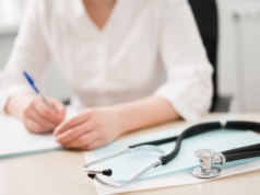 Raport FPP: zarobki polskich lekarzy porównywalne z Europą Zachodnią