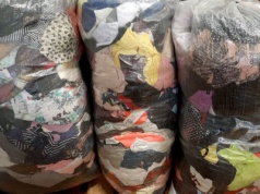 Warszawa zbiera odzież i tekstylia. Trwają sobotnie zbiórki