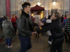 Ostatnia w tym roku potańcówka na rynku rozgrzała nie tylko seniorów