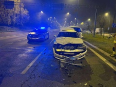 Zderzenie BMW z ciężarówką na al. Solidarności. Kwestia winy jest sporna, uczestnicy apelują do świadków