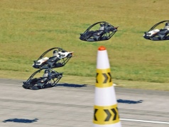 Zaobacz szalony wyścig czterech latających samochodów w wyścigach określanych jako powietrzne „F1”