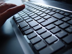 ZUS ostrzega przed fałszywymi e-mailami. Oszuści podszywają się pod pracowników urzędu