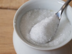 Dobre zamienniki cukru do kawy czy herbaty. Przy niektórych uważaj na ilość