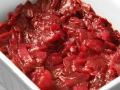 Duszę razem z buraczkami. Lepsza niż kapusta zasmażana