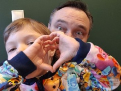 Chcecie, żeby rodziło się więcej dzieci? Fatalnie do tego przekonujecie