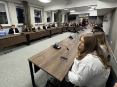 ’Manifest Młodych Ostrowczan’ na ostatniej sesji I kadencji Młodzieżowej Rady Miasta