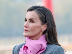 Monarchini skupiła wzrok podczas podróży. Ten strój to istny obłęd