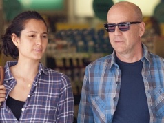 Żona Bruce'a Willisa odsłania bolesne kulisy zmagań aktora z demencją. 