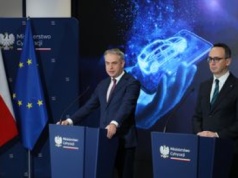 Rejestracja pojazdów online. Wkrótce wniosek przez mObywatela