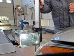 Kierowco, sprawdź światła w aucie. W sobotę bezpłatne kontrole na stacjach diagnostycznych