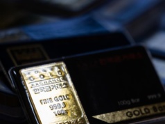 Złoto zyskuje na chaosie w USA. Najlepszy tydzień od miesiąca