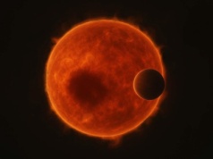 Planeta przecinająca plamy gwiezdne w układzie TOI-3884