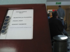 Nadciąga rewolucja w rejestracji aut."Będzie szybsza i prostsza". Koniec z papierami