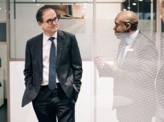 „Chińscy producenci mają nad nami przewagę. Uczymy się od nich” – mówi szef Renault