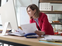 Kontrole zwolnień lekarskich. Jak pracodawcy sprawdzają, czy chory symuluje
