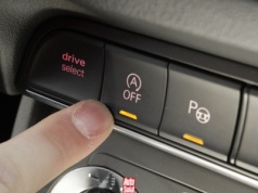 System start-stop to chyba jedna z najbardziej nielubianych funkcji w samochodach. Oszczędza paliwo, ale czy szkodzi silnikowi?