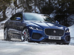 Zima nadchodzi. Oto, co powinieneś mieć w aucie