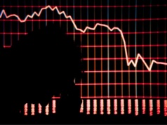 Gigant z Wall Street w poważnych tarapatach. Jeden z największych udziałowców sprzedaje akcje za ponad 30 mln dolarów, a to niejedyny alarm