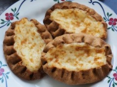 Zamiast ruskich, robię pierogi karelskie. Farsz tak pyszny, że można wyjadać łyżką