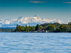 Zimą błyszczy jak kryształ. Trzy jeziora i szczyt jak z kanadyjskiej pocztówki