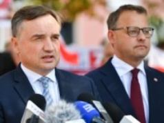 Romanowski uziemiony, unieważniono mu paszporty. Plan na Ziobrę