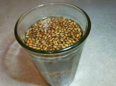 Jest jak zdrowotny kisiel i balsam dla jelit. Tyle łyżek wystarczy, by natychmiast zaczął działać