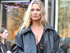 Kate Moss zachwyca w małej czarnej. Ikona powraca?