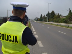 Za podwójne przekroczenie prędkości w mieście grozi kara więzienia. Sejm przyjął nowe przepisy