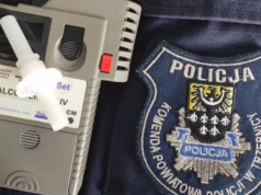 Uderzył w ogrodzenie. Był pijany