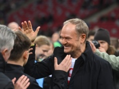 Tusk chwali program budowy orlików. 