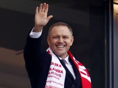 Zobaczyli zdjęcia Nawrockiego z synem na meczu. W komentarzach wielkie poruszenie