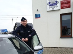 Dzielnicowy wyprowadził 54-latka z zadymionego mieszkania