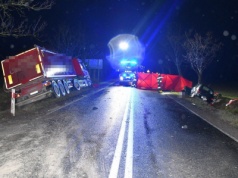 Śmiertelny wypadek na polskiej trasie. Nie żyje jedna osoba, dwie walczą o życie