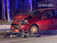 Kierujący fiatem wjechał w tył Renault na Targówku. Kierowca i pasażer uciekli pieszo