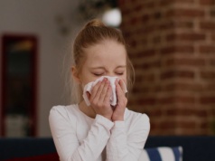 Twoje dziecko wdycha truciznę zamiast świeżego powietrza. Oto 9 sposobów, jak je uchronić