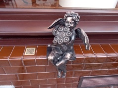 Kolejny aniołek zawitał na toruńską Starówkę. Do końca roku dołączą do niego jeszcze dwa kolejne