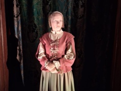 Tak wyglądała Zosia z Pnia! W Ostromecku zaprezentowano rekonstrukcję całej postaci wampirki