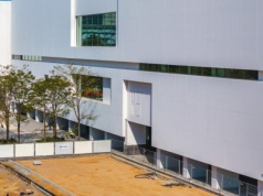 Dwa tysiące wydarzeń rocznie. Co dokładnie dzieje się w warszawskim Muzeum Sztuki Nowoczesnej?