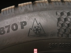 Mandat za opony M+S? Tak, bo musi być coś jeszcze. Takie muszą być opony zimowe